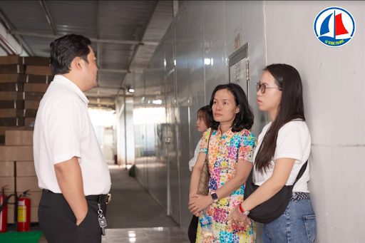 Chào đón đoàn tham quan Group Chiến Lược và Quản Trị Sản Xuất đến với La Terre France