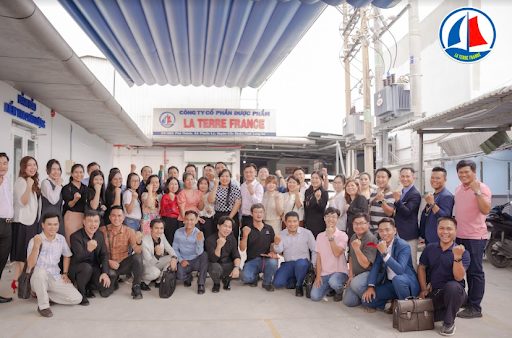 Đoàn Group Chiến Lược và Quản Trị Sản Xuất ghé thăm nhà máy La Terre France