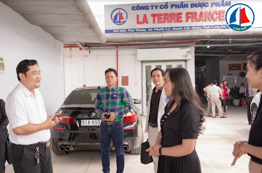 Group Chiến Lược và Quản Trị Sản Xuất đã có chuyến ghé thăm thành công La Terre France