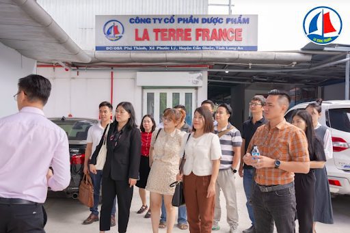 Sự kiện Group Chiến Lược và Quản Trị Sản Xuất đến tham quan La Terre France