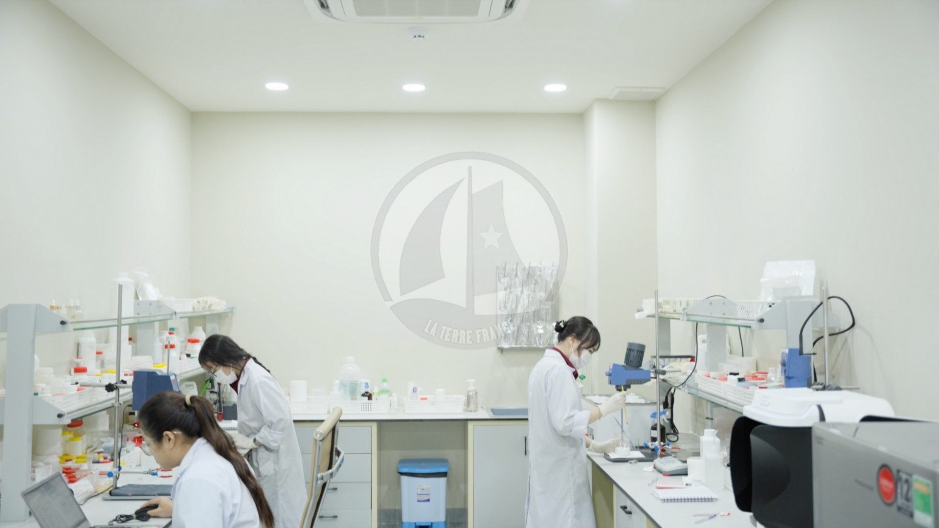 Nhà máy dược mỹ phẩm La Terre France Phòng Innovation dược mỹ phẩm 3
