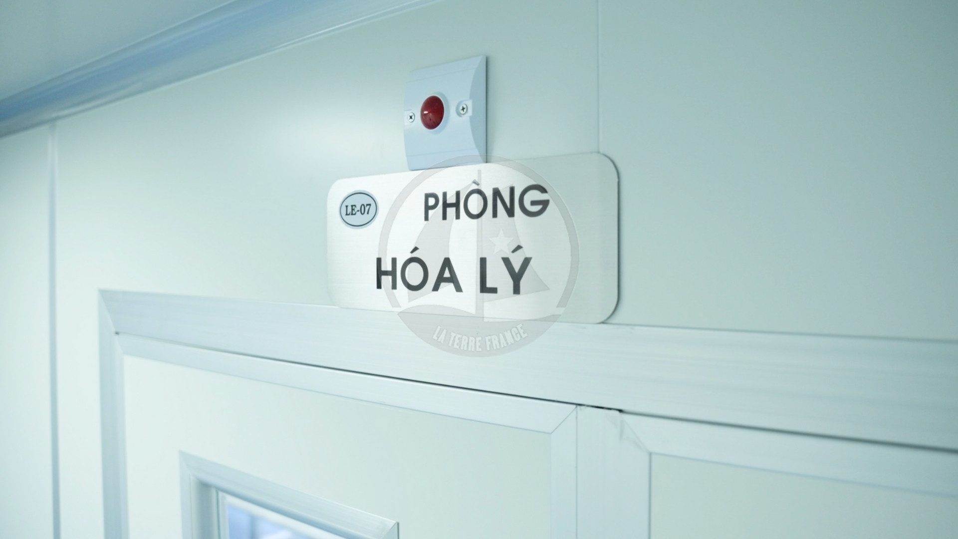 Nhà máy dược mỹ phẩm La Terre France Phòng hóa lý