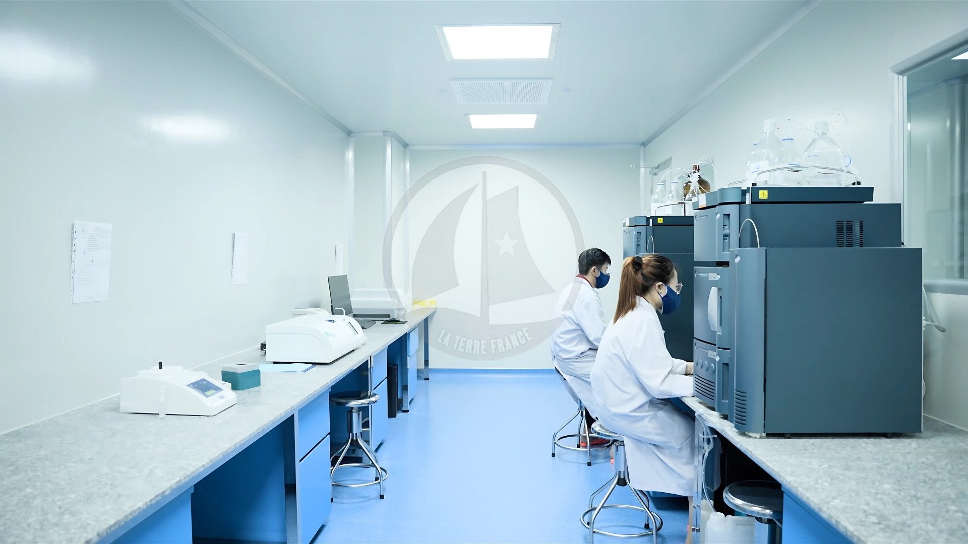 Nhà máy dược mỹ phẩm La Terre France Phòng thiết bị 3