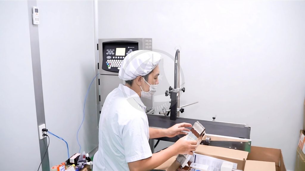 Trang Chủ 68 Nhà máy dược mỹ phẩm La Terre France Đóng gói sản phẩm