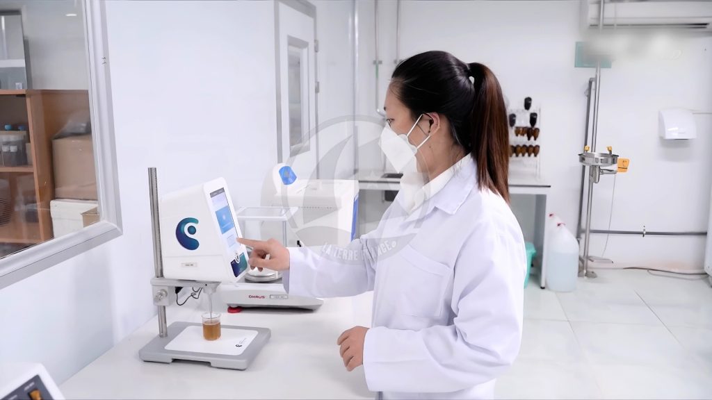 Trang Chủ 36 Nhà máy dược mỹ phẩm La Terre France Phòng Lab