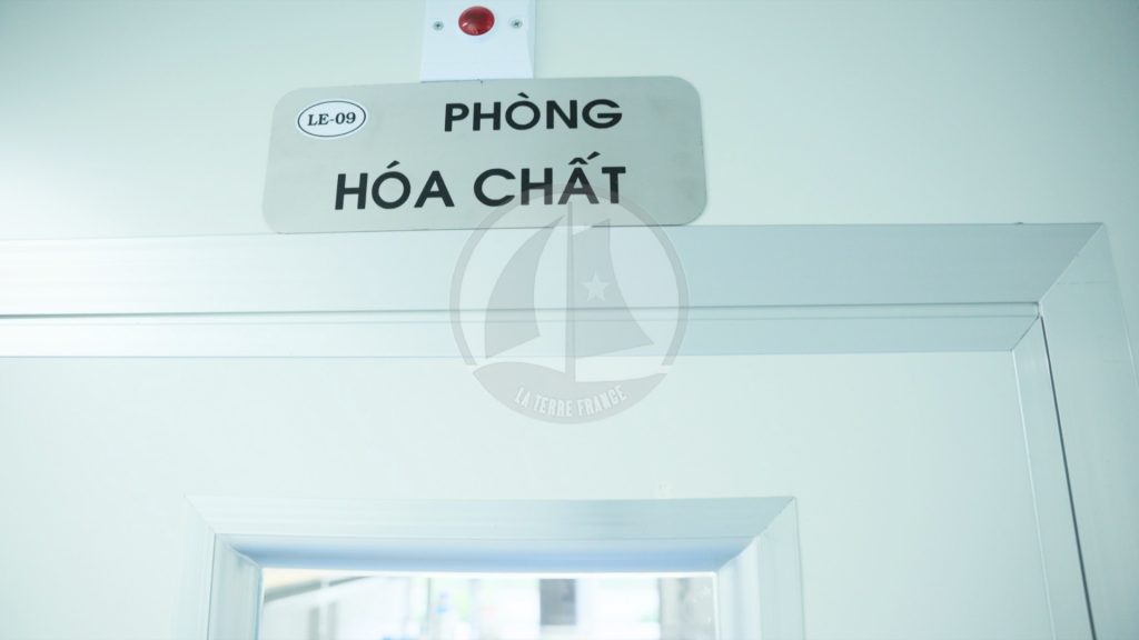 Trang Chủ 52 Nhà máy dược mỹ phẩm La Terre France Phòng hóa chất